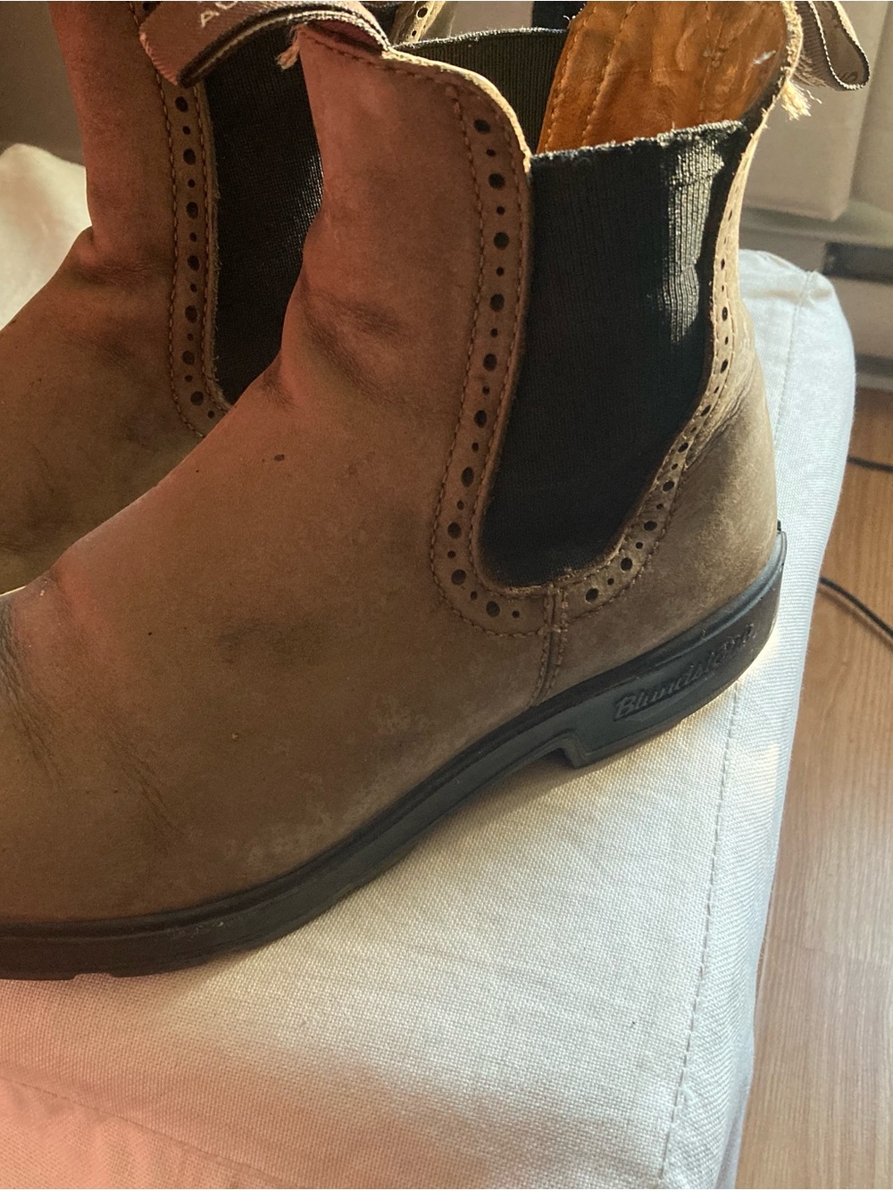 Blundstone Brown Chukka Chelsea Boots with Black Elastic Panels